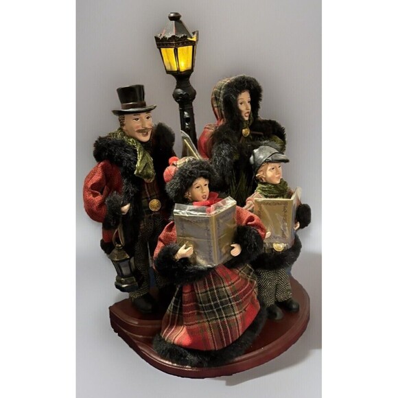 Valerie Parr Hill QVC Dickens Carolers Christmas Family Lamp Post & Base 2013 - Picture 11 of 16